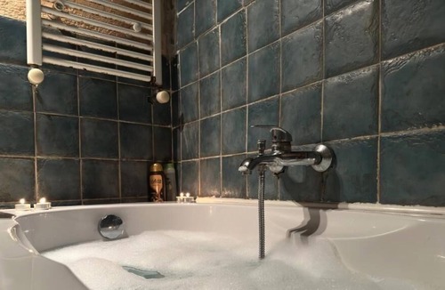 Artena Apartment | 70 SQM The House in the Rock -Free parking -Free Wi-Fi