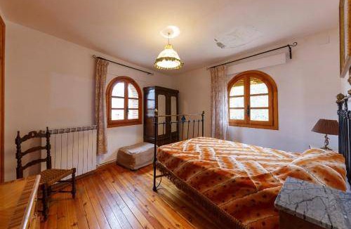 Tobed House | 700 m² House ∙ 9 bedrooms ∙ 18 guests