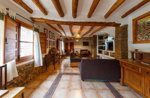 Tobed House | 700 m² House ∙ 9 bedrooms ∙ 18 guests