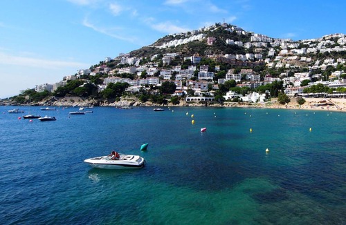 Roses Town Center Apartment | 75 m² Apartment ∙ 3 bedrooms ∙ 6 guests