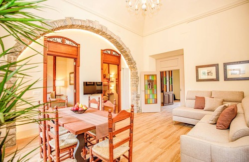 Besalu Apartment | 80 m² Apartment ∙ 2 bedrooms ∙ 5 guests