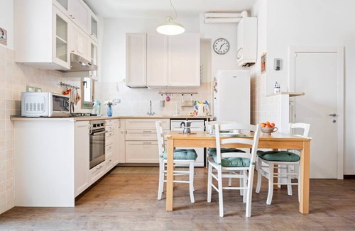 Bolognina Apartment | 80 m² Apartment ∙ 7 bedrooms ∙ 4 guests