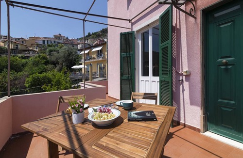 Moglio Apartment | 90 m² Apartment ∙ 2 bedrooms ∙ 4 guests