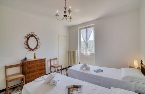 Moglio Apartment | 90 m² Apartment ∙ 2 bedrooms ∙ 4 guests