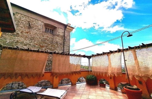Giucano Apartment | A thirteenth-century fortress one step away from the Cinque Terre