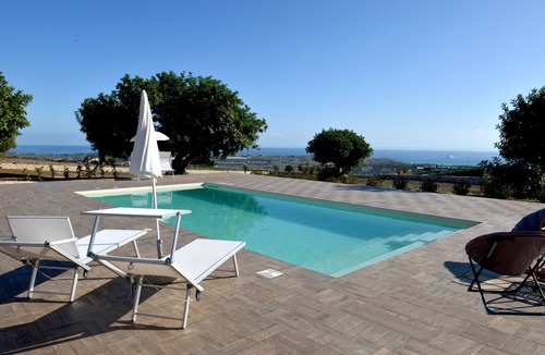 Scicli House | Acquaterra, Oasis of Relaxation with Pool and Sea View