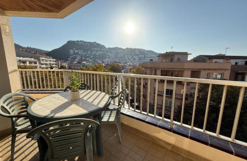 Roses Town Center Apartment | Agi Peater Center