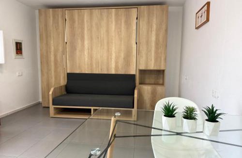Roses Town Center Apartment | Agi Peater Center