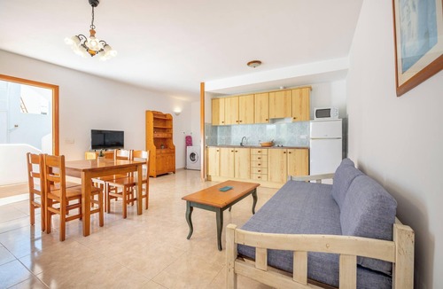 Cala Ferrera Apartment | Air-Conditioned Apartment with Pool, Wi-Fi, Balcony and Close to the Beach