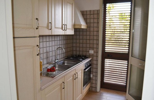 Roca Vecchia Apartment | Air-conditioned Apartment Near The Beach With Spacious Balcony & Garden, Pets