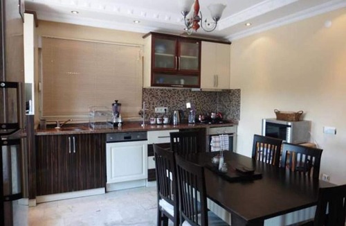 Mahmutlar Villa | Alanya Villa private Pool 10- 15 mins walk to Beach &Town Centre. Sleeps10