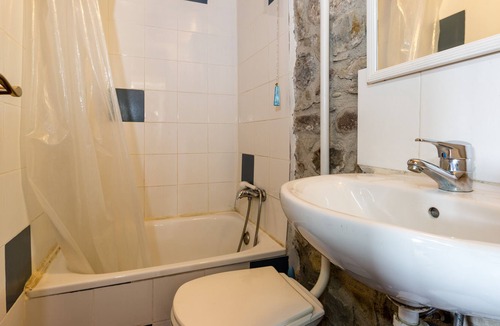 Salas de Pallars Apartment | Alberg La Solana - 11 - Double Room With Two Single Beds (2 Guests)