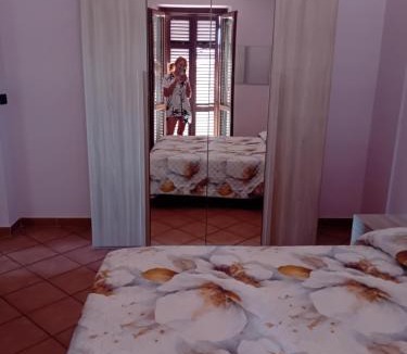 Biella Apartment | Alloggio grazioso con vista giardino e parcheggio