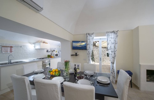 Amalfi Villa | Amalfi villa with swimming-pool and beautiful gardens