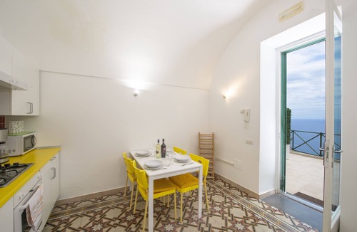 Amalfi Villa | Amalfi villa with swimming-pool and beautiful gardens