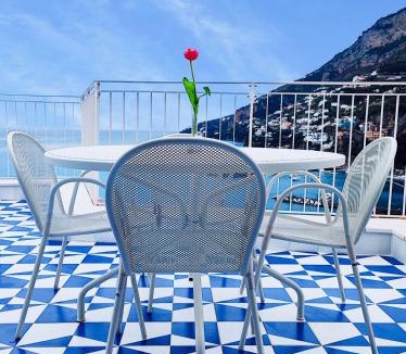 Amalfi House | Amalfully Boutique Apartment - A seaview gem