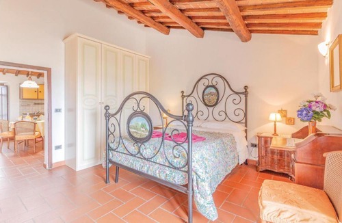 Monte Petriolo Apartment | Amazing apartment in Montepetriolo -PG- with 2 Bedrooms