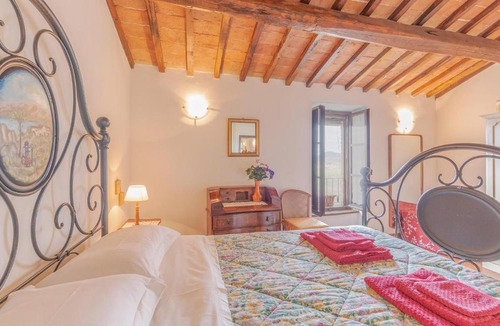 Monte Petriolo Apartment | Amazing apartment in Montepetriolo -PG- with 2 Bedrooms