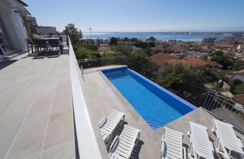 Roses Town Center Ski Chalet | Amazing house with views to the sea and the town near the center in Roses Inmosantos Casa Tordera