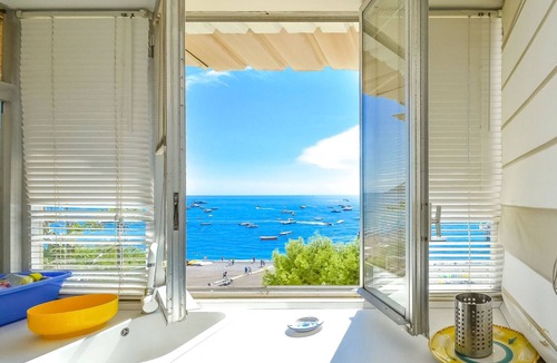 Positano City Centre Ski Chalet | AMORE RENTALS - Casa Raffi with Sea View on Positano Beach