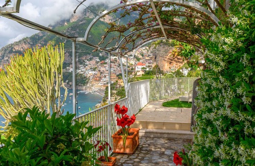 Arienzo Villa | AMORE RENTALS - Villa Le Sirene with Outdoor Jacuzzi and Sea View