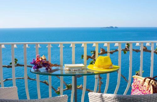 Arienzo Villa | Amore Rentals - Villa Le Sirene