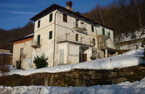 Monasterolo Casotto House | Ancient mountain house in the chestnut woods