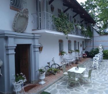 Centallo House | ANTICA VILLA CUNEO- Guest House - "B&B e non un Hotel a Cuneo"