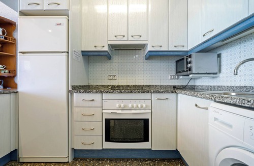 Sant Salvador Apartment | Apartment 'Edificio Victoria 5º-7ª' with Sea View, Private Terrace and Wi-Fi