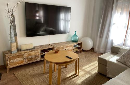 Santa Coloma de Farners Apartment | Apartamento céntrico, climatizado y totalmente equipado de 3 habitaciones para 6-7 personas