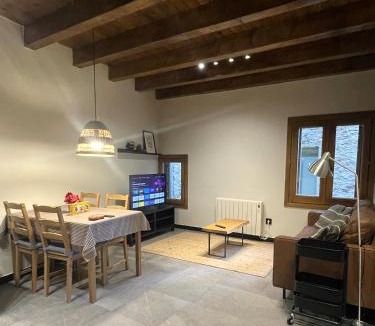 Camprodon Apartment | Apartamento dúplex en el puente histórico, Gra de Fajol