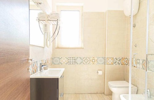 Ospedaletto D'Alpinolo Apartment | Apartment with whirlpool and garden with barbecue, deck chairs and gazebo (Fringuello)