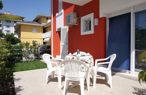 Porto Santa Margherita Apartment | Apartment with private garden