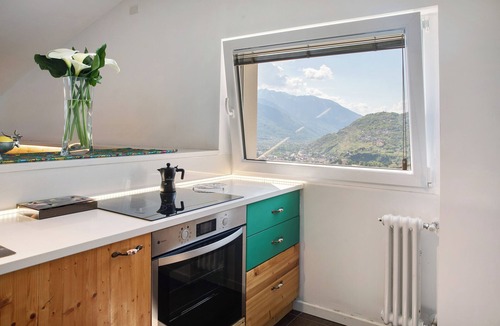 Valtellina Apartment | Apartment 'Leuscc' with Mountain View, Wi-Fi and Air Conditioning