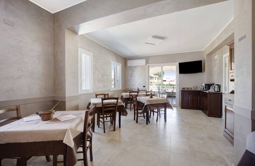 Andora Apartment | Apartment 'Antichi Ricordi - Il Frantoio' with Shared Pool, Wi-Fi and Air Conditioning