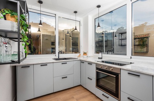 Aci Trezza Apartment | Apartment 'Antonia House' with Sea View, Wi-Fi and Air Conditioning