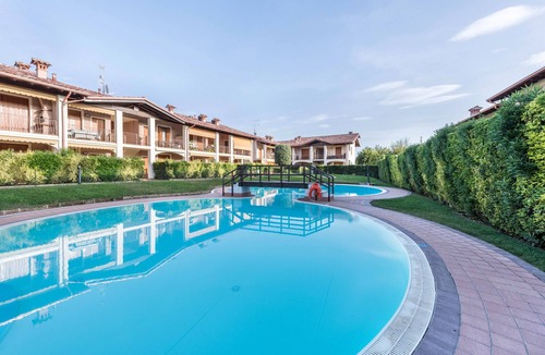 Raffa Apartment | Apartment 'Appartamento Raffa' with Shared Pool, Wi-Fi and Air Conditioning