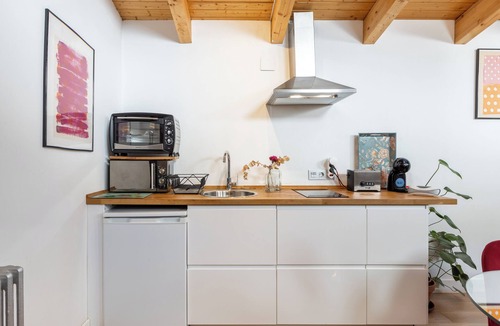 Valdelaguna Apartment | Apartment 'Apto Rural La Buganvilla' with Mountain Views, Wi-Fi and Air Conditioning