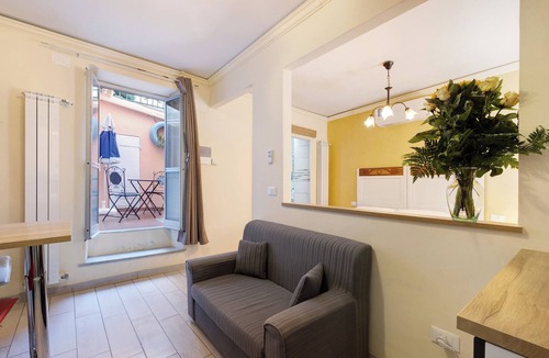 Loano Apartment | Apartment 'Argentina' with Balcony, Wi-Fi and Air Conditioning
