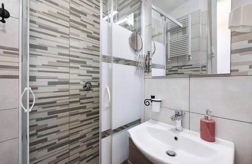 Loano Apartment | Apartment 'Argentina' with Balcony, Wi-Fi and Air Conditioning