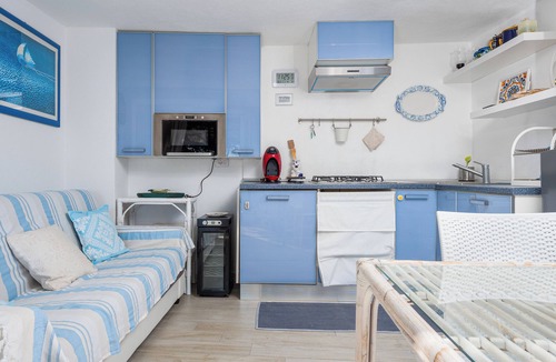 Golfo di Marinella Apartment | Apartment 'Bella Vista Marinella 2' with Sea View, Terrace, A/C and Wi-Fi
