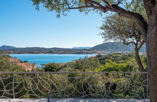 Golfo di Marinella Apartment | Apartment 'Bella Vista Marinella 2' with Sea View, Terrace, A/C and Wi-Fi