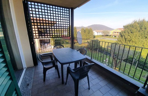 Feriolo House | Apartment by Lake Maggiore with Garden