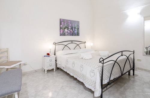 Polignano a Mare Apartment | Apartment 'Carpe Diem Da Lulù' with Wi-Fi and Air Conditioning