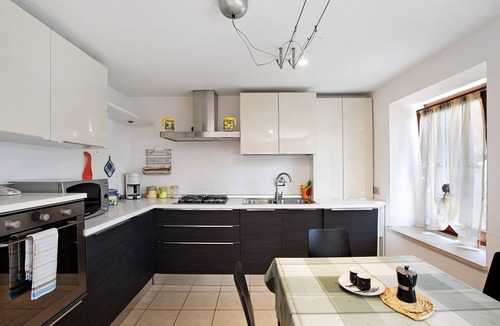 Doues Apartment | Apartment 'Casa Elisa' with Mountain View, Balcony and Wi-Fi