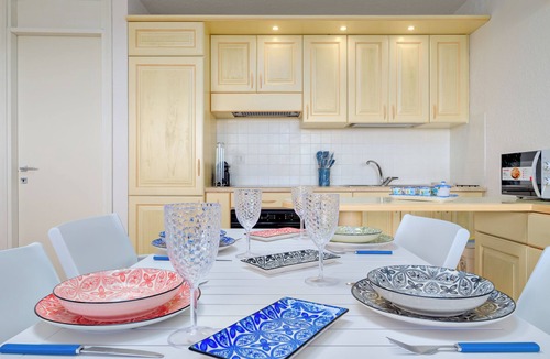 Cugnana Verde Apartment | Apartment 'Casa Ioana' with Private Terrace, Balcony and Air Conditioning