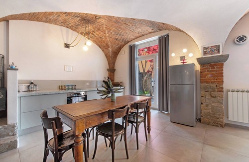 Bergamo Apartment | Apartment 'Casa Ipogea Elegant' with Private Garden and Wi-Fi