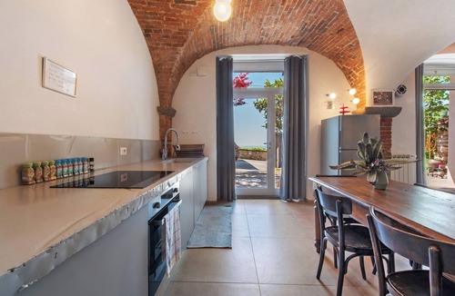 Bergamo Apartment | Apartment 'Casa Ipogea Elegant' with Private Garden and Wi-Fi