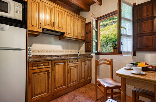 Llenin House | Apartment 'Comeya' with Mountain View, Private Terrace and Wi-Fi
