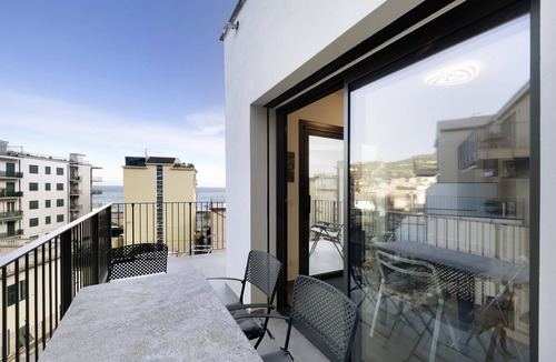 Noli Apartment | Apartment 'Con Vista Mare Noli' with Sea View, Wi-Fi and Air Conditioning
